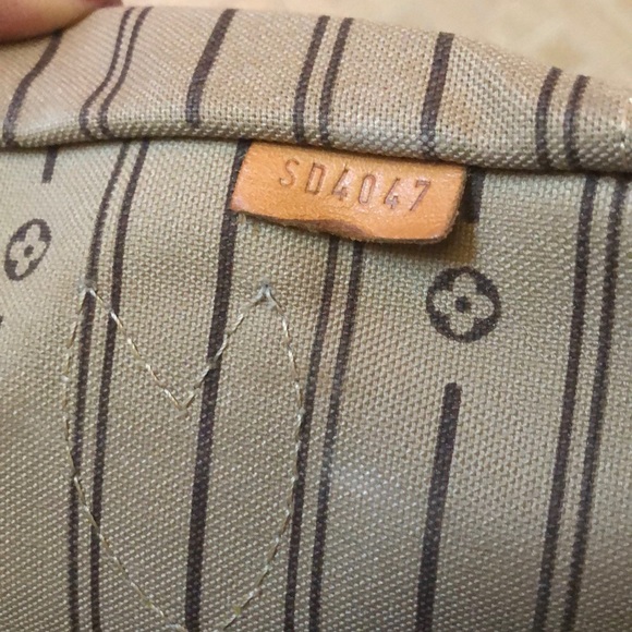 Louis Vuitton Neverfull MM - Picture 5 of 12